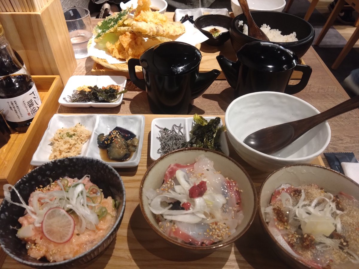mm2r16's tweet photo. ランチは出汁バーがあるお店へ
お茶はアフタヌーンティー
晩ごはんはビビム
姉よ、今日も楽しかったよ😊 https://t.co/vnhAYjLspZ