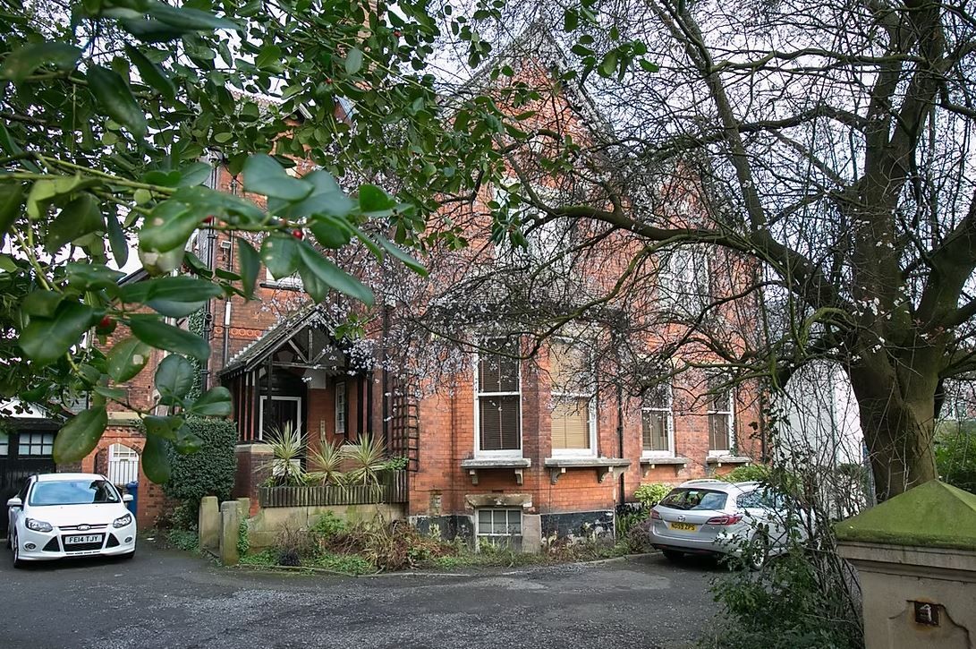WeAcceptPets's tweet photo. 🌳🏡 Stay in the Heart of Didsbury 🏡🌳
Didsbury Park Properties offer apartment accommodation within two impressive red-brick Victorian houses, situated on a peaceful, tree-lined street. 🌿
Accepts 🐶 🐈
https://t.co/r69MuAPyMa
#DidsburyParkProperties #Didsbury #Manchester https://t.co/sLXw8edEWK