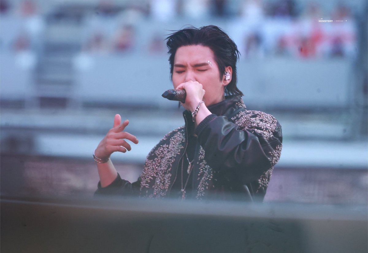 blackcatmintang's tweet photo. 지방시 의상 입은 날마다 존잘존멋이셨네🧎‍♀️ https://t.co/6C0I0VV4St