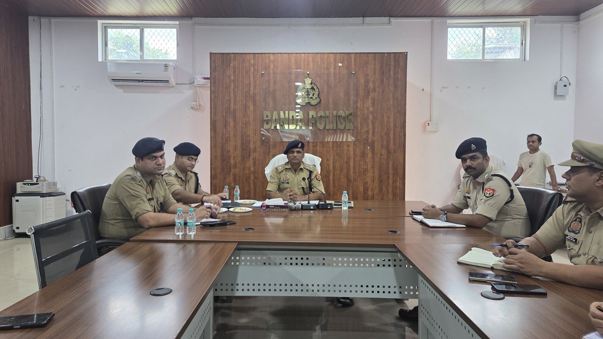 bandapolice's tweet photo. #bandapolice अपर पुलिस अधीक्षक बांदा शिवराज द्वारा पुलिस लाइन सभागार में महिला एवं बाल अपराधों की रोकथाम, गुमशुदा बच्चों की बरामदगी, वात्सल्य पोर्टल, किशोर न्याय अधिनियम की धारा 94 के अंतर्गत आयु निर्धारण प्रक्रिया एवं साइबर अपराधों के संबंध में दिए गए दिशा-निर्देश ।
#UPPolice https://t.co/06IanhrYG5