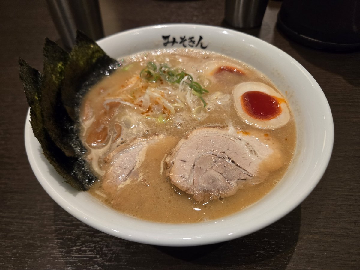 uriesu's tweet photo. みそきん行って来ましたー！
時間通りに案内して貰えて、夜景が見える綺麗お店でゆっくり食べられました！

特製みそきんは、見た目よりあっさりしていて、クセがなくてとても美味しかったですー！😆 https://t.co/LFMXItIbQI
