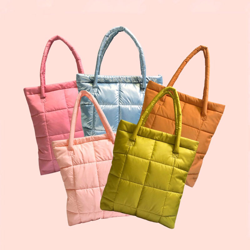 RumahSejanus's tweet photo. @RumahSarjito perutny sprti puffy bag si neng 🤣 https://t.co/OW2iIXf4ya