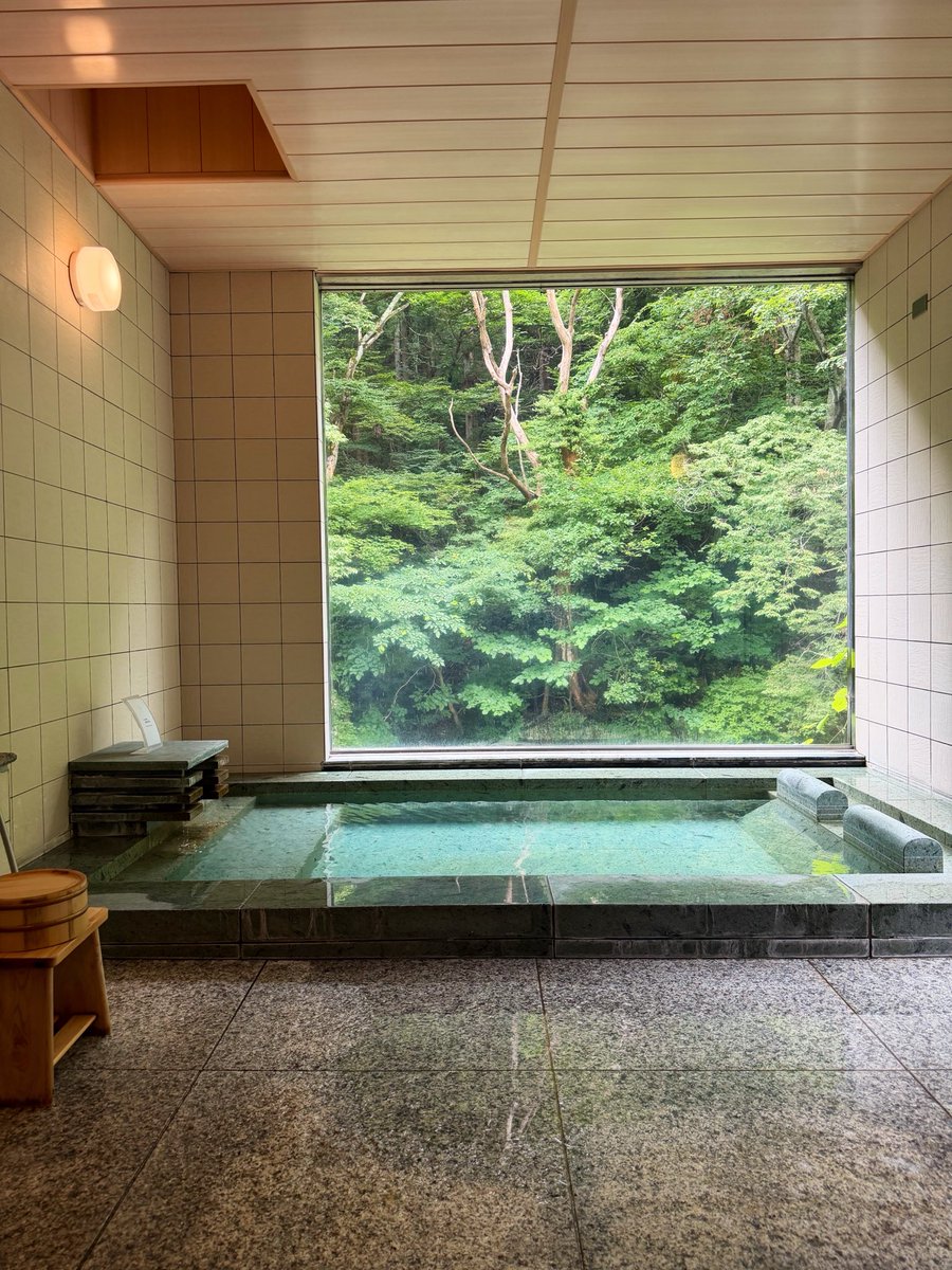 onsen_mami's tweet photo. 磐梯熱海温泉 守田屋♨️の貸切風呂 川音の湯
3つある貸切風呂のうち、1番広い貸切風呂です!!!窓からは川が見えて、景色がとても綺麗ですし、寝湯として利用もできるので、ぼーっとするのに最適でした🌱
洗い場もあります🫧 https://t.co/bp9Y6qjDGb
