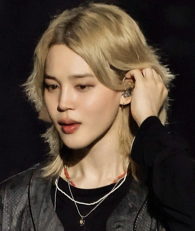 jiminourdiva's tweet photo. The category is pretty doll face and jimin wins https://t.co/5lpLCk1mU6