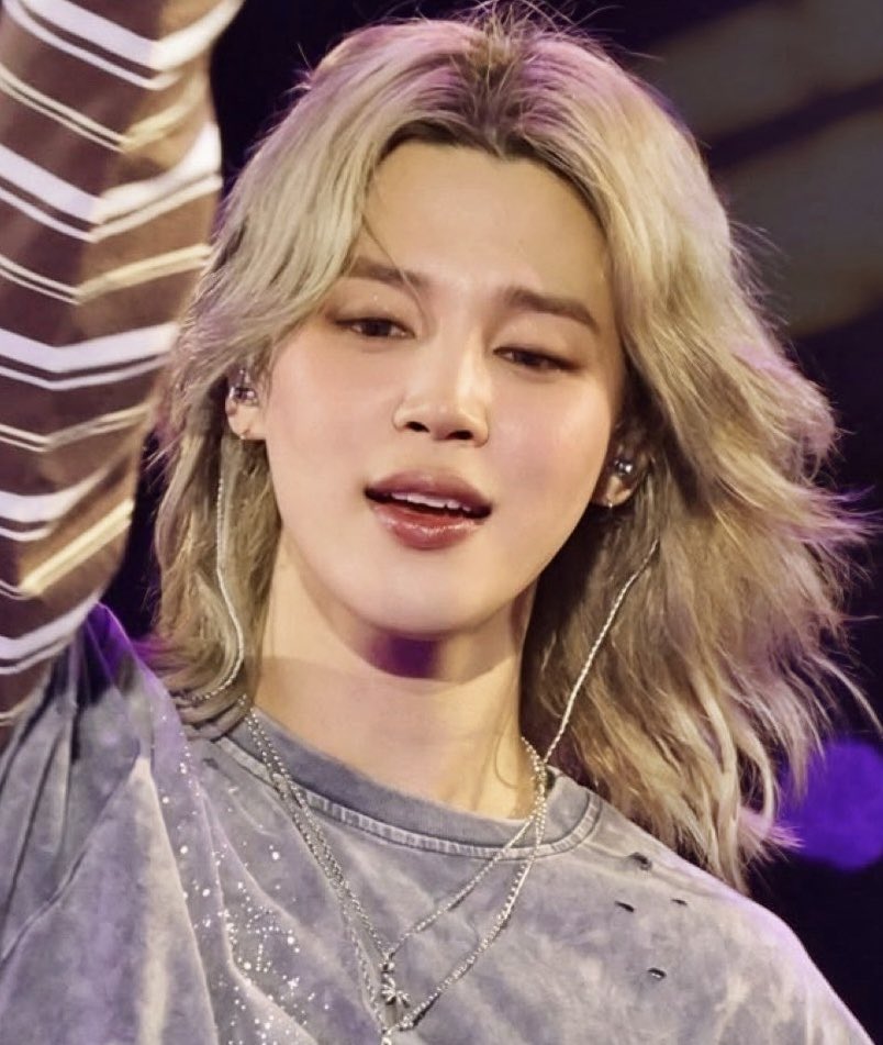 jiminourdiva's tweet photo. The category is pretty doll face and jimin wins https://t.co/5lpLCk1mU6
