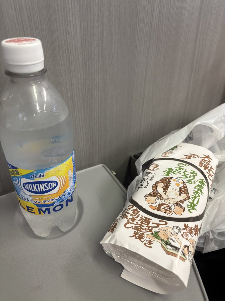 mop_chang's tweet photo. ライブ後は登利平でゆっくりして電車🚃
けやき店は水炊きスープ🍲なかったので今度連れて行く際は本店連れてく予定🗓️ https://t.co/Chg3ibvNcY