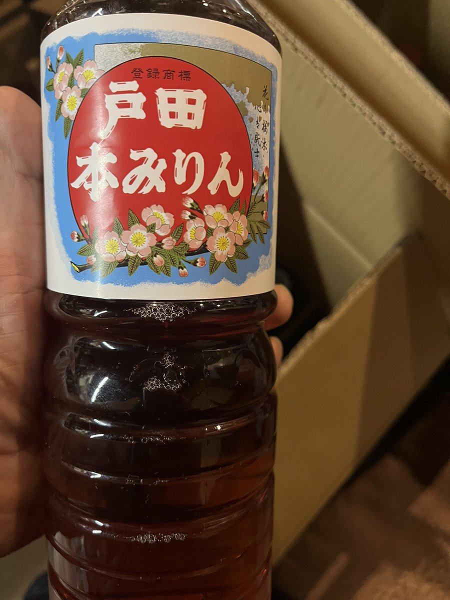 gu1496's tweet photo. ずっと無理しているのはわかっています

35年前蔵が火事になった時も
借金返済の為自宅を売った時も
新店舗に車が突っ込んできた時も
不法侵入され休業した時も
コロナ禍の時も
休業再開する為借金をした時も

僕には戸田みりんしかないからこれからも頑張ります

だから戸田みりん買ってくださいね笑 https://t.co/V0WoiOByU4