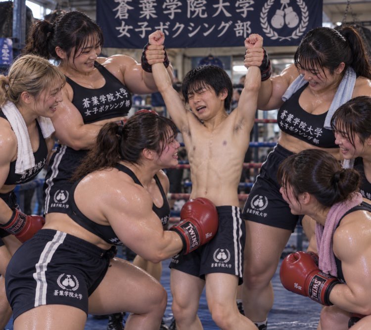 salvasegupinel's tweet photo. 「初心者歓迎！サンドバッグ体験。部員がサポート！」
張り紙を見てボクシング部へ。てっきり自分がサンドバッグを殴る体験だと思っていた。
「何発くらいやってみる？」
「せっかくだし100発！」
もちろん打つ回数のつもりだった。
両腕を掴まれ、身動きを封じられる。
「え？」
次の瞬間グローブが https://t.co/qvKBwP3MOo