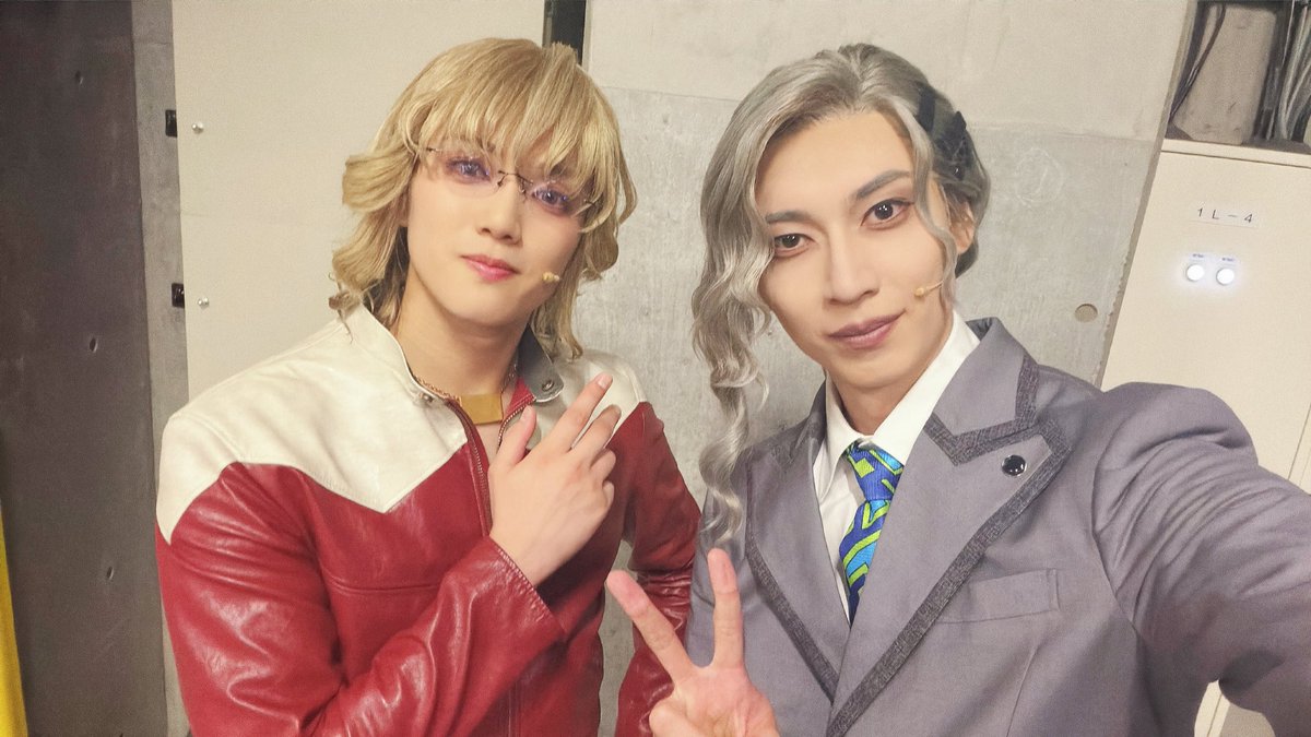ayukawa_taiyou's tweet photo. 「TIGER & BUNNY」THE STAGE

東京楽日千秋楽公演ありがとうございました！
ご観劇された皆様いかがでしたでしょうか^ ^
ぜひご感想をおまちしてますね！
みられてない方も神戸公演に向けてメッセージくださいな😉

バーナビー役の塩田一期くん👓
真面目な好青年✨
決めポーズのキラが似合う！

#タイバニ #tigerbunny #舞台タイバ