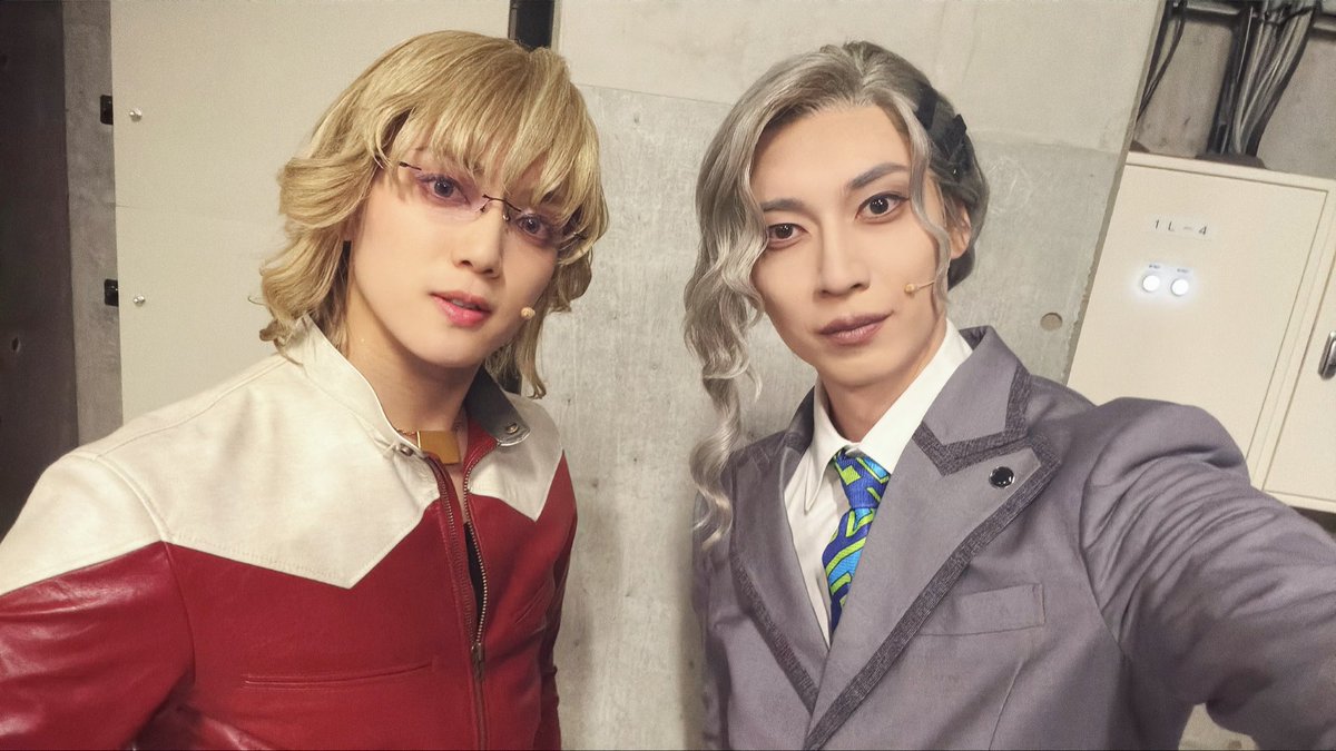 ayukawa_taiyou's tweet photo. 「TIGER & BUNNY」THE STAGE

東京楽日千秋楽公演ありがとうございました！
ご観劇された皆様いかがでしたでしょうか^ ^
ぜひご感想をおまちしてますね！
みられてない方も神戸公演に向けてメッセージくださいな😉

バーナビー役の塩田一期くん👓
真面目な好青年✨
決めポーズのキラが似合う！

#タイバニ #tigerbunny #舞台タイバ