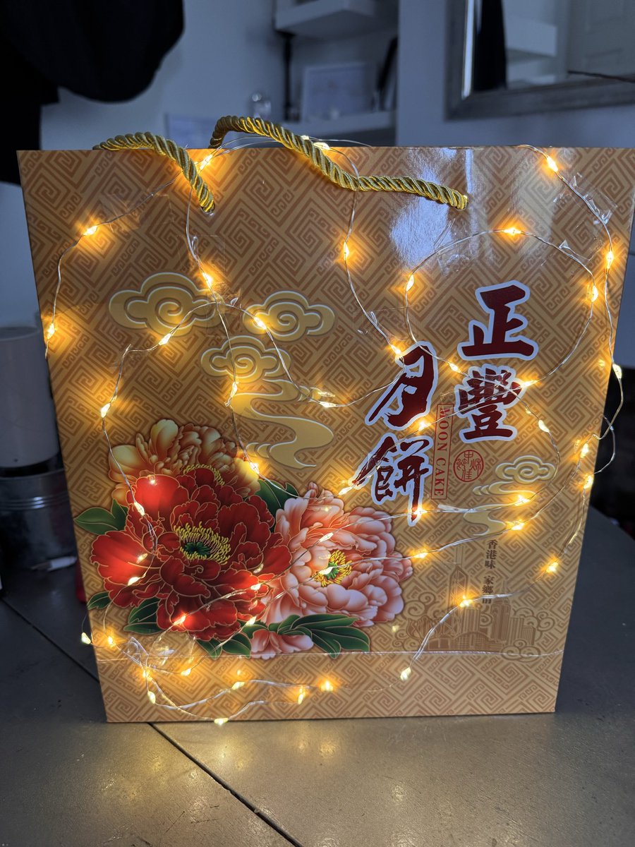mumofblack's tweet photo. Looking forward to spending the evening with some of my amazing HK friends 
Proper mooncakes in the bag and clay ones for gifts
🥰 https://t.co/3jqfryuMKx