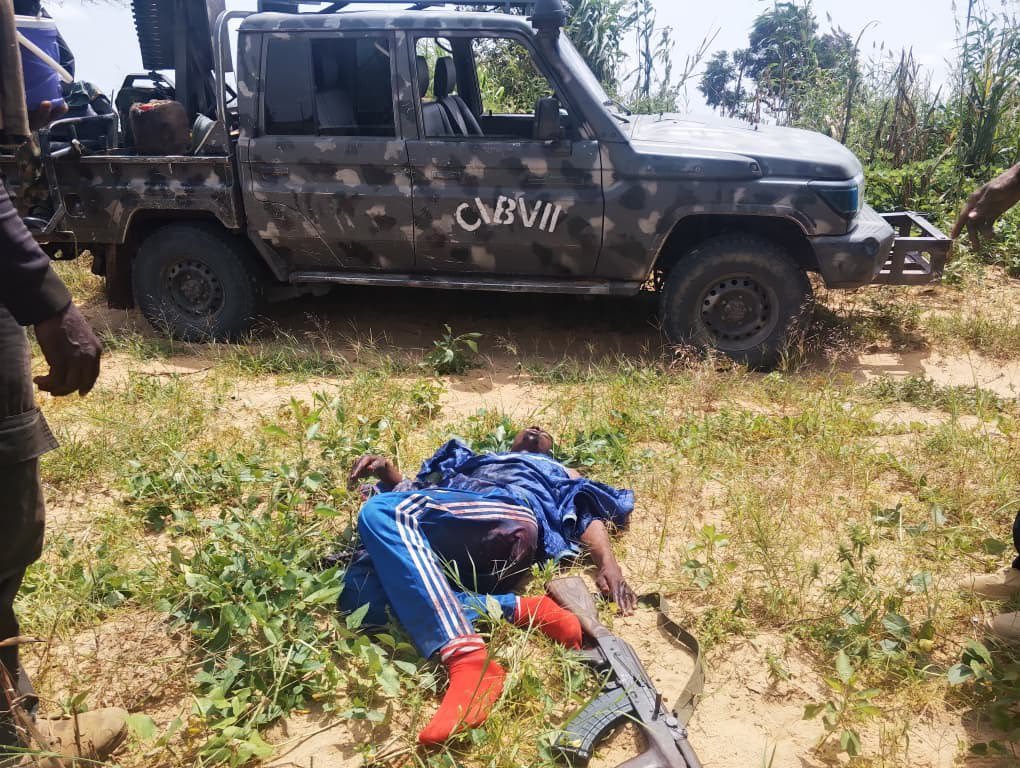 DaChE46's tweet photo. Troops raid terrorists’ enclave, neutralise fighter, recover AK-47 in Sokoto

By: Zagazola Makama

Troops of Sector 2, Operation FANSAN YAMMA, have neutralised a terrorist during a raid on a suspected terrorist hideout in Gudu Local Government Area of Sokoto State.

Security sources told Zagazola Makama that the operation was conducted following credible intelligence on the presence of terrorists around Karani village.

The troops advanced towards the suspected terrorist camp and, upon making contact with the hostile elements, engaged them with firepower, neutralising one terrorist while others fled into the surrounding forest.

During the exploitation of the camp, the troops recovered one AK-47 rifle loaded with live ammunition, one operational motorcycle, military camouflage uniforms, maintenance tools and other logistical supplies.

Following the encounter, the troops conducted clearance operations across the surrounding forest axis to dominate the area and deny the fleeing terrorists freedom of movement.

The recovered weapons and equipment have been taken into custody as troops continue operations to track fleeing members of the group and dismantle their networks in the area.