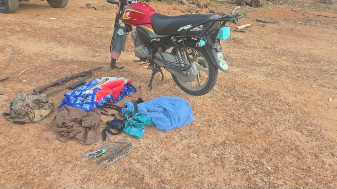 DaChE46's tweet photo. Troops raid terrorists’ enclave, neutralise fighter, recover AK-47 in Sokoto

By: Zagazola Makama

Troops of Sector 2, Operation FANSAN YAMMA, have neutralised a terrorist during a raid on a suspected terrorist hideout in Gudu Local Government Area of Sokoto State.

Security sources told Zagazola Makama that the operation was conducted following credible intelligence on the presence of terrorists around Karani village.

The troops advanced towards the suspected terrorist camp and, upon making contact with the hostile elements, engaged them with firepower, neutralising one terrorist while others fled into the surrounding forest.

During the exploitation of the camp, the troops recovered one AK-47 rifle loaded with live ammunition, one operational motorcycle, military camouflage uniforms, maintenance tools and other logistical supplies.

Following the encounter, the troops conducted clearance operations across the surrounding forest axis to dominate the area and deny the fleeing terrorists freedom of movement.

The recovered weapons and equipment have been taken into custody as troops continue operations to track fleeing members of the group and dismantle their networks in the area.