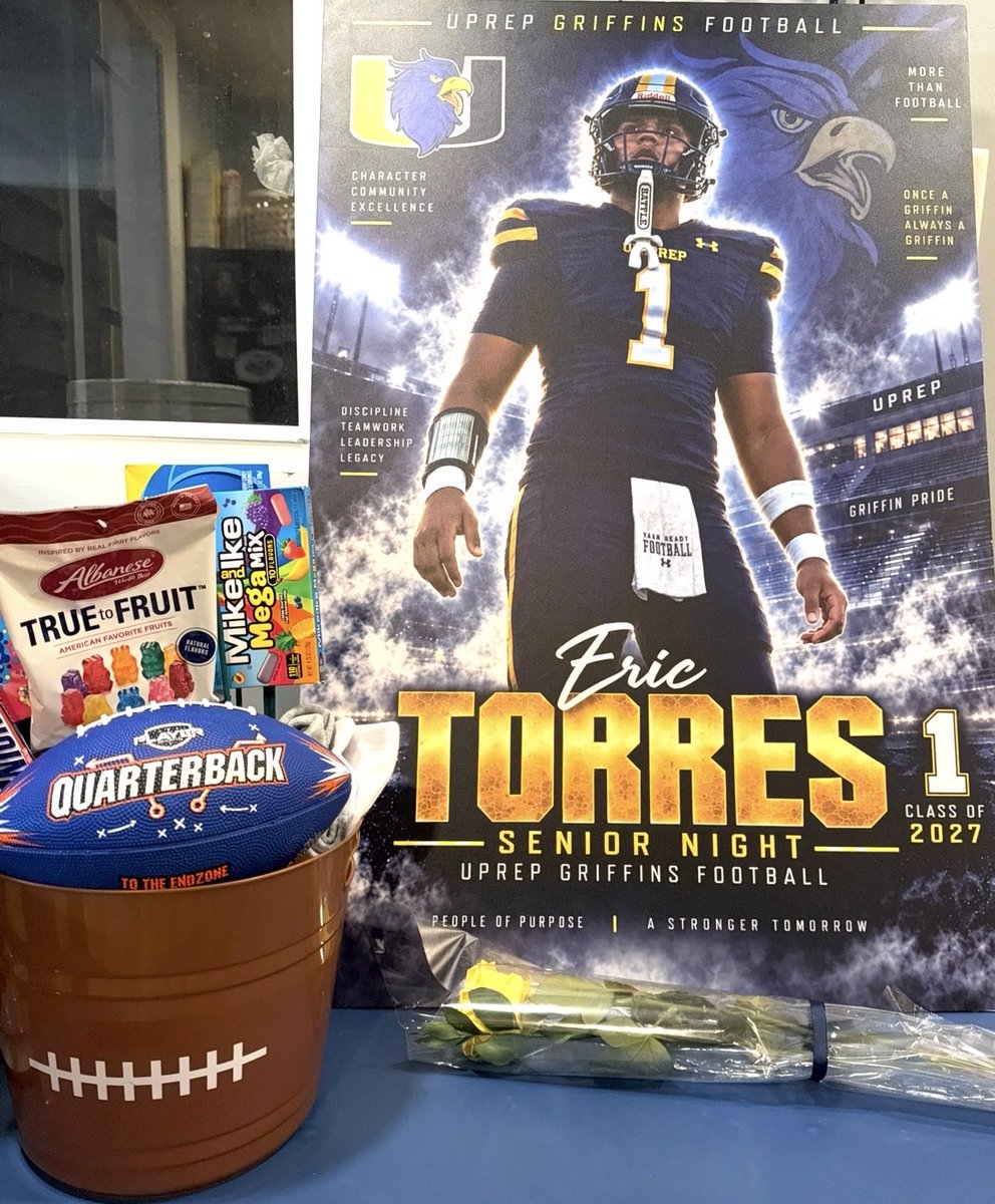 EricTorresQb17's tweet photo. Game 4, Senior game! thanks to my team we took the win over Hutch Tech 41-12! 
I was 
12/17
227 passing yards (79 away from 1,000)
3 Touchdowns 
@UprepFball @CoachIcy16 https://t.co/8s263xX8aS
