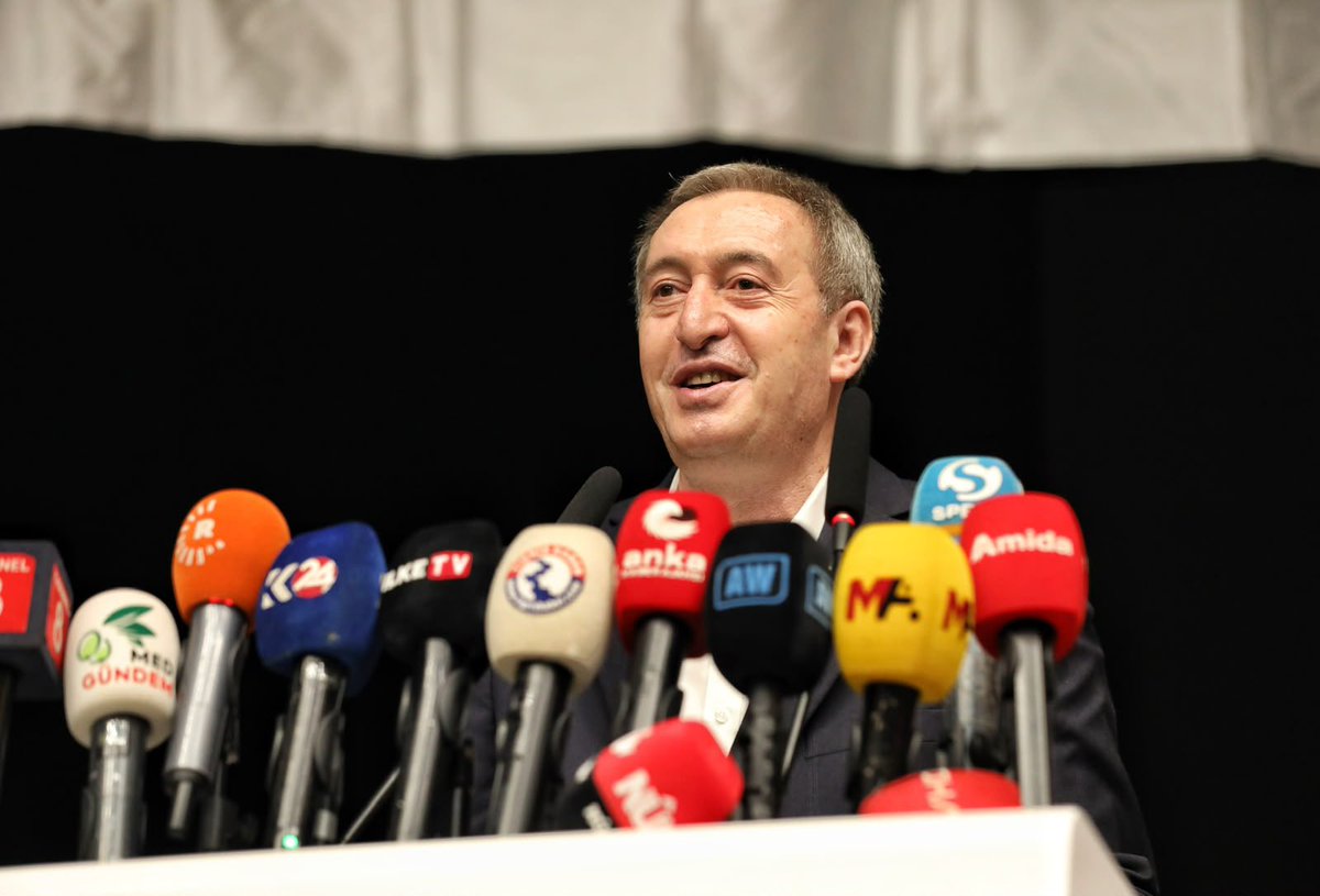 Halide_Turkoglu's tweet photo. Eş Genel Başkanımız Tuncer Bakırhan’ın katılımıyla Amed il örgütümüzün 3. Olağan Kongresini büyük bir moral ve motivasyonla gerçekleştirdik. 

Bugüne kadar büyük bir emek ve özveriyle görev yapan önceki dönem il yönetimimize ve tüm örgüt emekçilerimize teşekkür ediyor yeni yönetime başarılar diliyoruz. 

Amed’in tarihsel ve toplumsal birikiminden aldığımız güçle, barış, demokrasi, özgürlük ve eşitlik mücadelesini daha da büyüteceğiz.