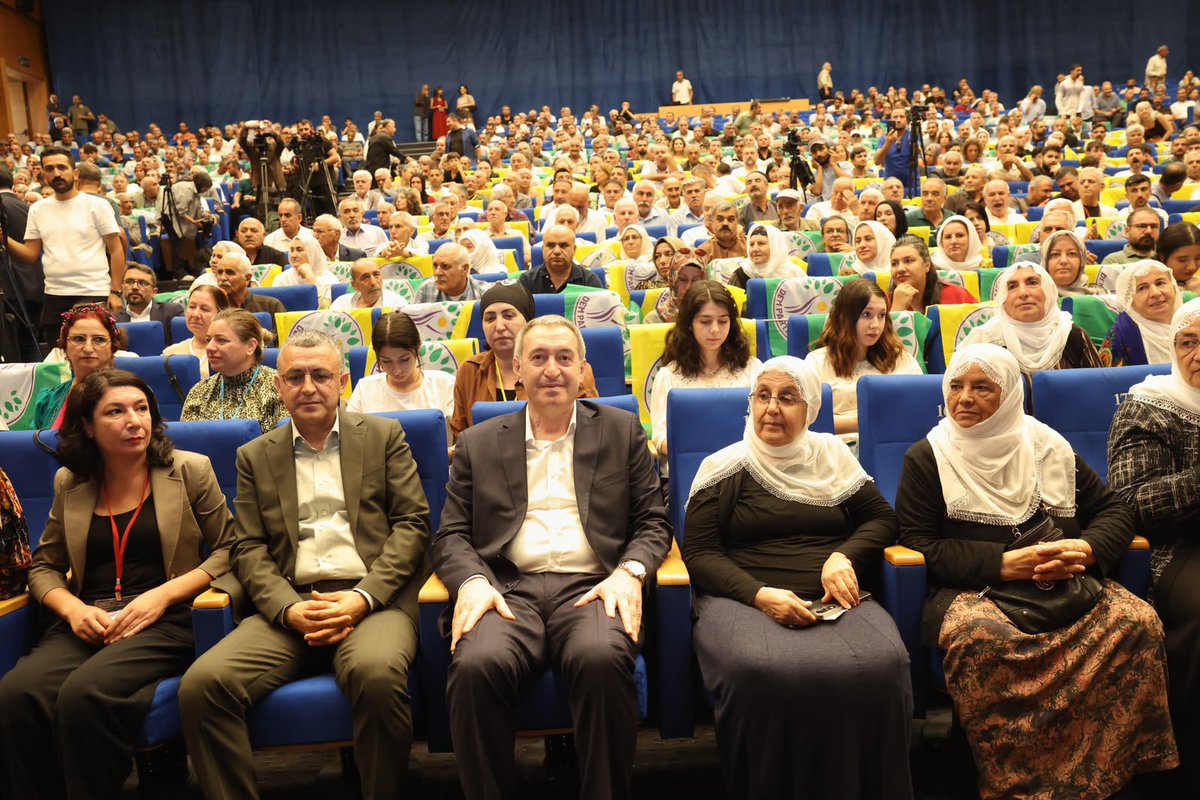 Halide_Turkoglu's tweet photo. Eş Genel Başkanımız Tuncer Bakırhan’ın katılımıyla Amed il örgütümüzün 3. Olağan Kongresini büyük bir moral ve motivasyonla gerçekleştirdik. 

Bugüne kadar büyük bir emek ve özveriyle görev yapan önceki dönem il yönetimimize ve tüm örgüt emekçilerimize teşekkür ediyor yeni yönetime başarılar diliyoruz. 

Amed’in tarihsel ve toplumsal birikiminden aldığımız güçle, barış, demokrasi, özgürlük ve eşitlik mücadelesini daha da büyüteceğiz.