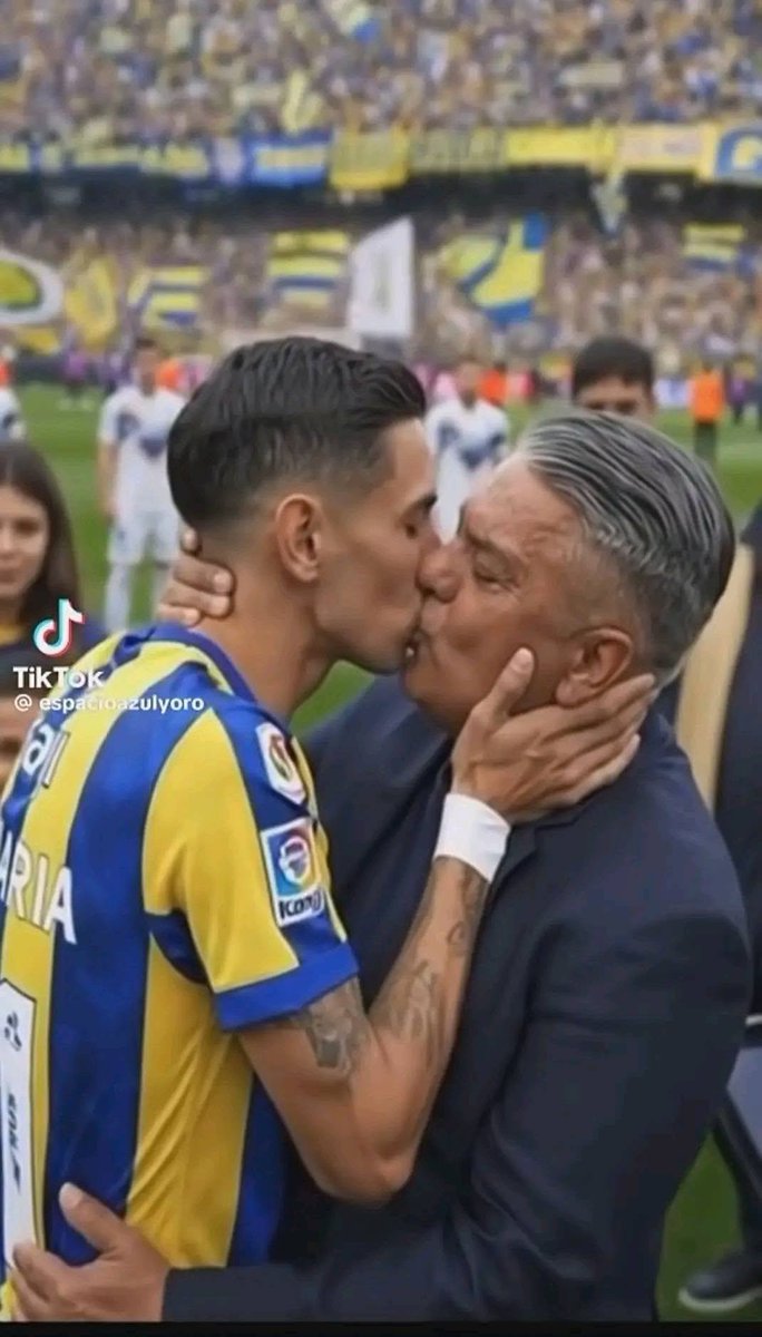 Tanque_Pincha's tweet photo. Siguen los festejos de rosario central https://t.co/bBBpFUEBmZ