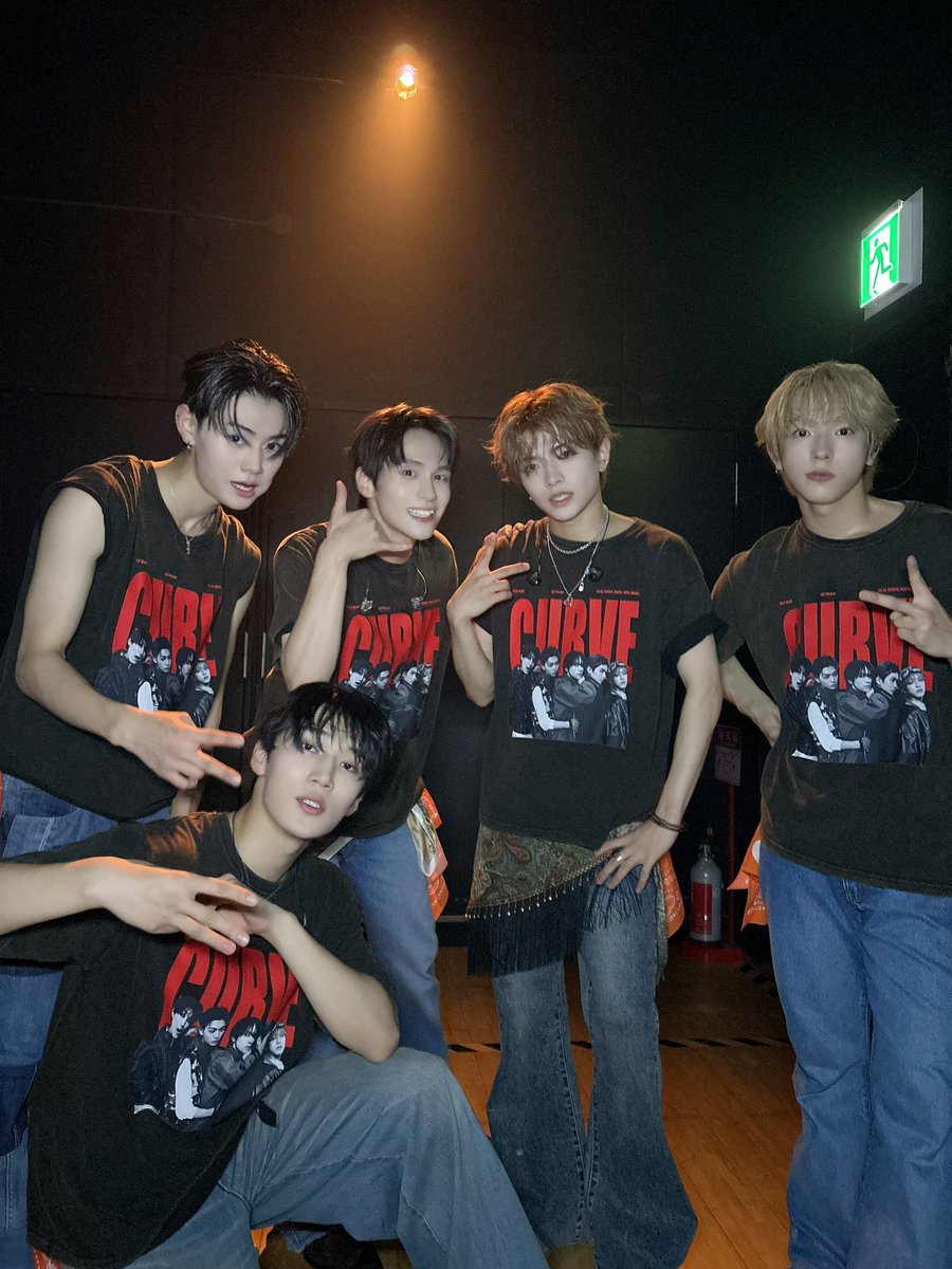 wildblue_ykme's tweet photo. [WILD BLUE]

𝗪𝗜𝗟𝗗 𝗕𝗟𝗨𝗘 𝗟𝗜𝗩𝗘 𝗧𝗢𝗨𝗥 𝟮𝟬𝟮𝟲 〜𝗖𝗨𝗥𝗩𝗘〜
【福岡】 福岡国際会議場 メインホール

ツアー3日目！
ありがとうございました✨

最高に盛り上がったばい！？

#WILDBLUE #WB_CURVE https://t.co/K9oVdNSnKM