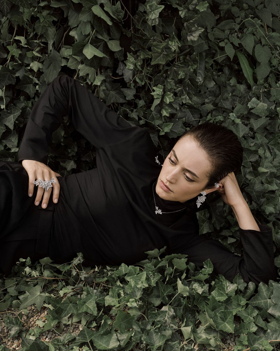 Boucheron's tweet photo. At Boucheron, nature is untamed. The Lierre de Paris collection can be worn in endless ways, capturing the free spirit of ivy.
 
#Boucheron #LierredeParis https://t.co/lH6MbjlBBH