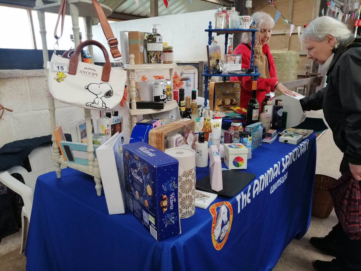 animalswilmslow's tweet photo. Our Autumn Fair is well underway! 
Lots to browse, win and eat, so come on down and enjoy the fun. 
We are open until 3PM. Free admission and parking.
#Wilmslow #Bramhall #Handforth #Stockport https://t.co/E2lnRFs2DF