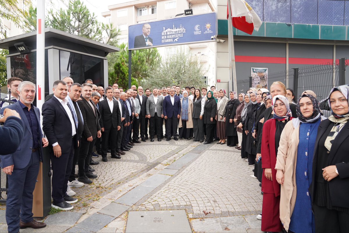 ak_sancaktepe's tweet photo. Türkiye Yüzyılı Buluşmaları İstanbul programımız kapsamında, Genel Başkan Yardımcımız Sayın Hüseyin Yayman ile birlikte Sancaktepe’mizde sahadayız.

Mahalle mahalle, sokak sokak, hane hane hemşehrilerimizle buluşuyor, gönüllere dokunuyor, talep ve beklentilerini doğrudan dinliyoruz.

Teşkilatımızın tüm kademeleriyle milletimizin yanında olmaya, Türkiye Yüzyılı hedeflerimizi komşularımızla birlikte büyütmeye devam ediyoruz. 

@HuseyinYayman 
@abdullahozdemir 
@halimaksu 
@rabiyakazak 
@DegemDeniz 
@FeyzullahTORLAK 
@akpartiistanbul