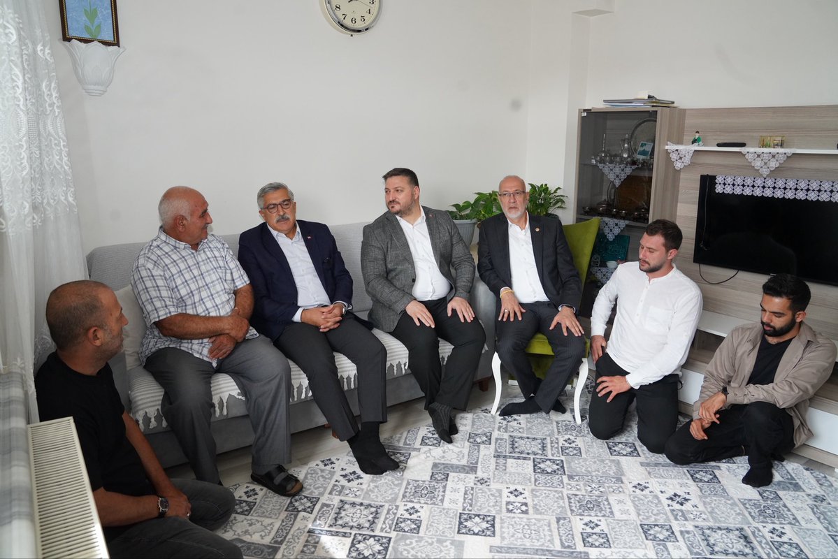 ak_sancaktepe's tweet photo. Türkiye Yüzyılı Buluşmaları İstanbul programımız kapsamında, Genel Başkan Yardımcımız Sayın Hüseyin Yayman ile birlikte Sancaktepe’mizde sahadayız.

Mahalle mahalle, sokak sokak, hane hane hemşehrilerimizle buluşuyor, gönüllere dokunuyor, talep ve beklentilerini doğrudan dinliyoruz.

Teşkilatımızın tüm kademeleriyle milletimizin yanında olmaya, Türkiye Yüzyılı hedeflerimizi komşularımızla birlikte büyütmeye devam ediyoruz. 

@HuseyinYayman 
@abdullahozdemir 
@halimaksu 
@rabiyakazak 
@DegemDeniz 
@FeyzullahTORLAK 
@akpartiistanbul