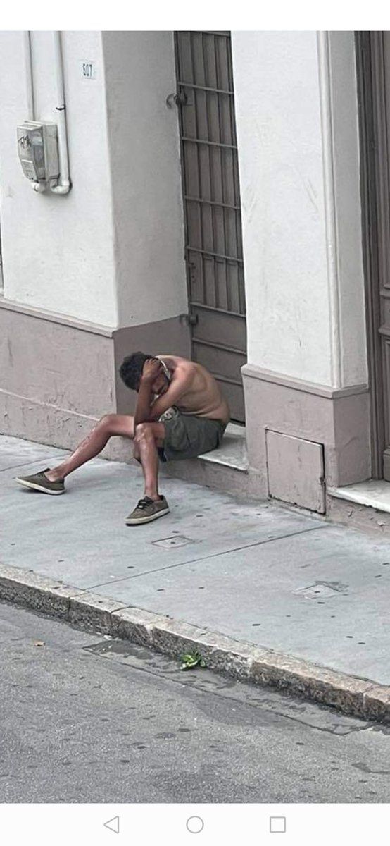 Ocam2115's tweet photo. Buen día 🙄
Cuando veas una persona en situación de calle adicta a la pasta base recordá que él compra la droga y la platita en forma de cambio chico se lava posiblemente en el Abitab de Gandini.
Mientras vos te asustas del adicto 
El poderoso es el que lo tiene allí, el Narco 🤬 https://t.co/zGb5UG4MwR