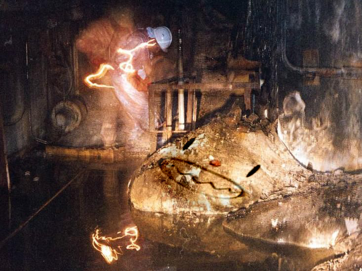 swagbun123's tweet photo. BREAKING NEWS! WARNING! THE END IS NIGH!!

It has been so long since max has had a shower that he has become not only a bio threat but also has become his own radioactive heat source generator that is 50 times hotter than the sun.
#Samandmax #radioactive #warning #globalemergency https://t.co/jsjQ7GPzpW