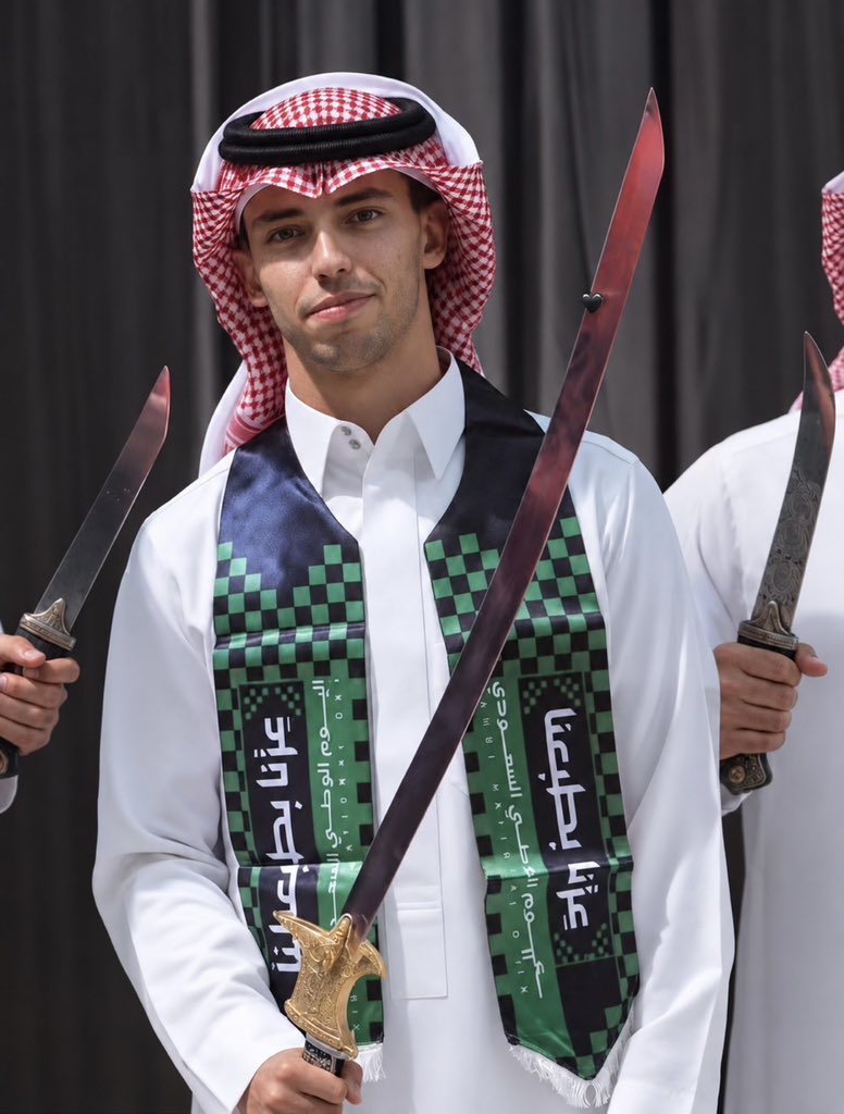 _900m's tweet photo. رسالتي إلى ادارة #النصر بصفتي احد مشجعينه القدامى :
هذا اللاعب المليح الفذ لا يطلع من النادي . https://t.co/DmWwHRTsDi