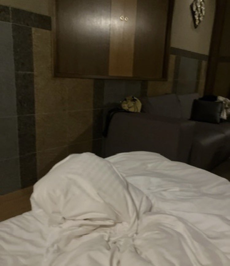 erorate_su's tweet photo. 買い物してたら一瞬目合って、なんかビビッと来たからそのまま声かけた

数時間後には一緒にいた

👦「ナンパとかイケメンしか無理」
↑こうやって何も起きる前から負けてる弱者男性多過ぎ

生粋は“偶然”をその場で出会いに変える https://t.co/mV1VExCjhv