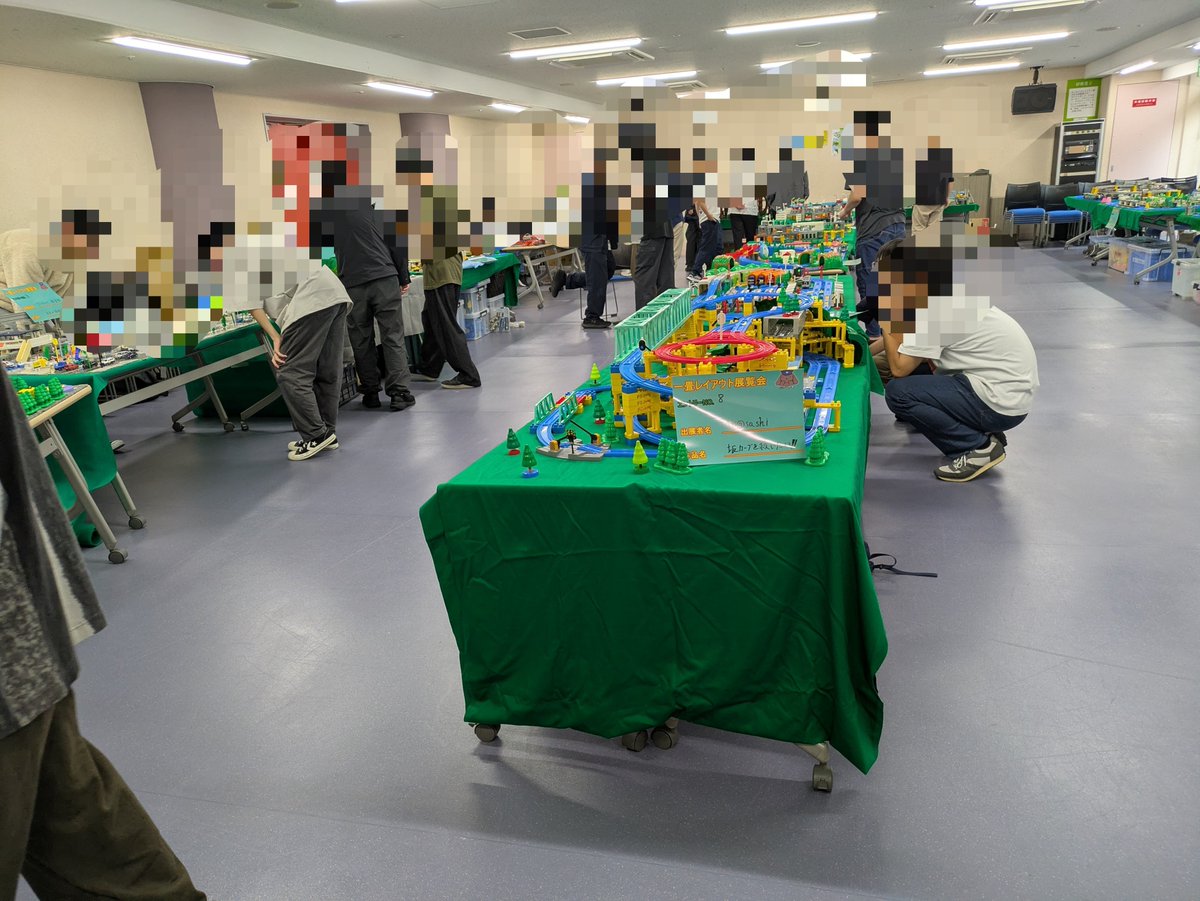 usaguitar2022's tweet photo. 本日は「1畳レイアウト展覧会」に
ご来場頂きまして、ありがとうございました！
また遠く高尾の山奥まで資材をもって参加してくれた出展者の皆さん、素晴らしいレイアウトをありがとうございました！
最高に楽しかったです！
羽衣（けい）さん、ちゃんと無事に開催できて感無量ですね！！
#ぷら高尾 https://t.co/Ehva2QV9Ps