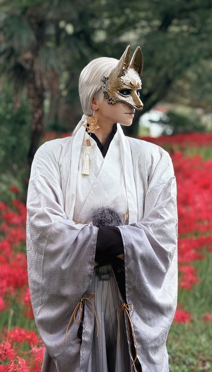 Infatuationxx's tweet photo. 彼岸花で念願の
狐面の男のコスプレ

サイレントヒルf  /  常喜 寿幸  cos https://t.co/gnzafvxCnf