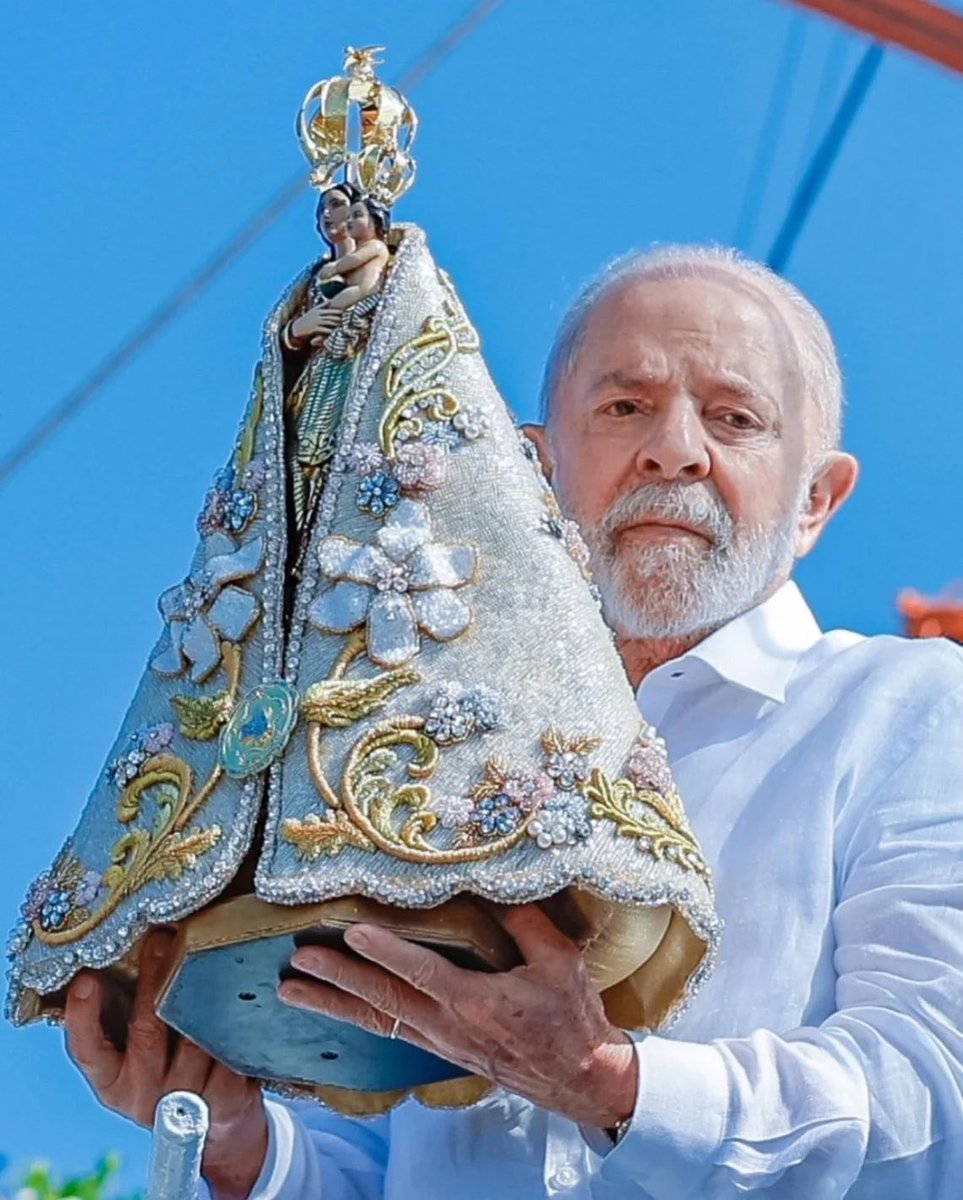 PedroRonchi2's tweet photo. Lula deveria subir a rampa do Palácio assim: https://t.co/wT14OLSgkX
