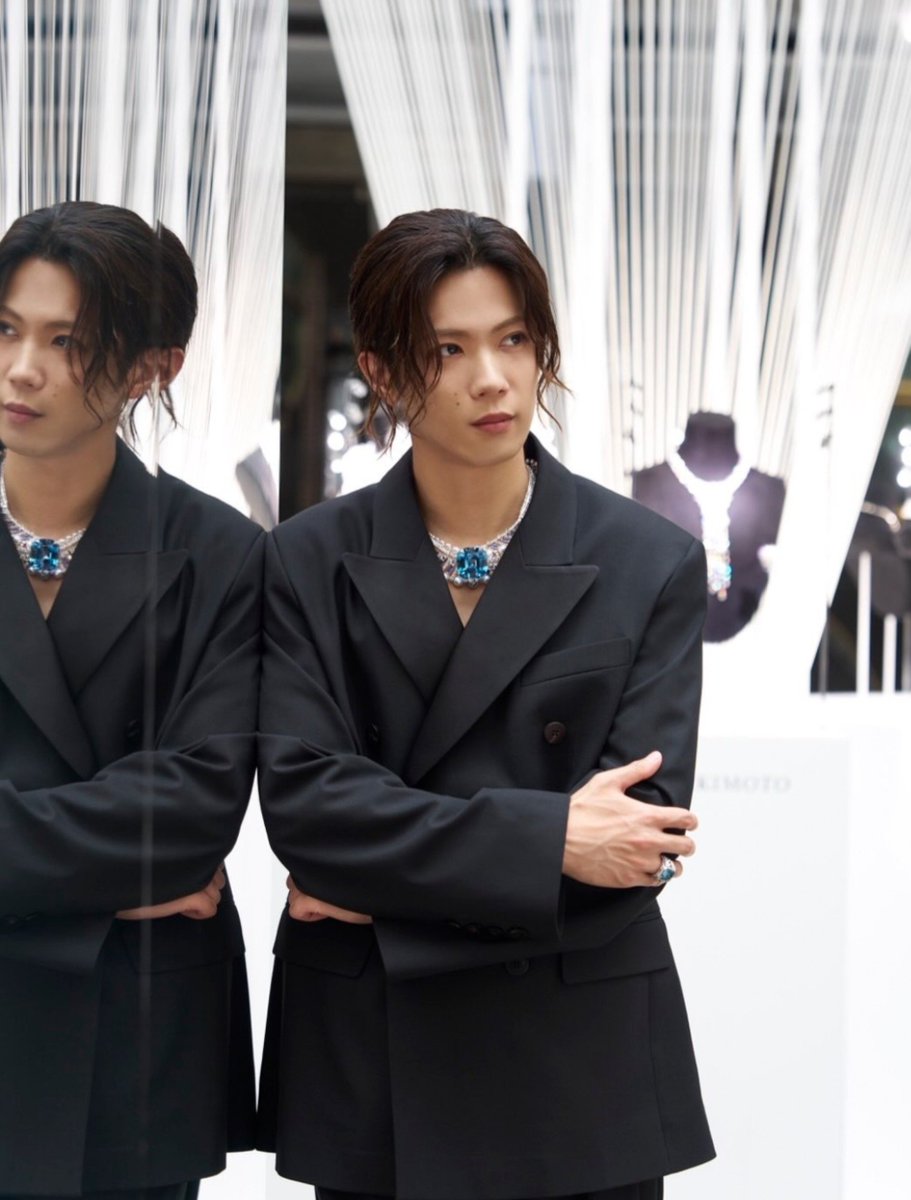 rakudaNumber_i's tweet photo. 銀座本店の #Leclat 展示会へ。
神宮寺くん着用のネックレスやショルダーブローチの輝きが本当に素敵でした😭🩵
(実際に香港で数日前に着けていた物なので、尚更感動)
サンタマリア・アクアマリンと言ってたかな
吸い込まれそうな青の色だった…✨️
#MIKIMOTO
#神宮寺勇太
https://t.co/KSEZFz8hWl https://t.co/XG0ARewExL