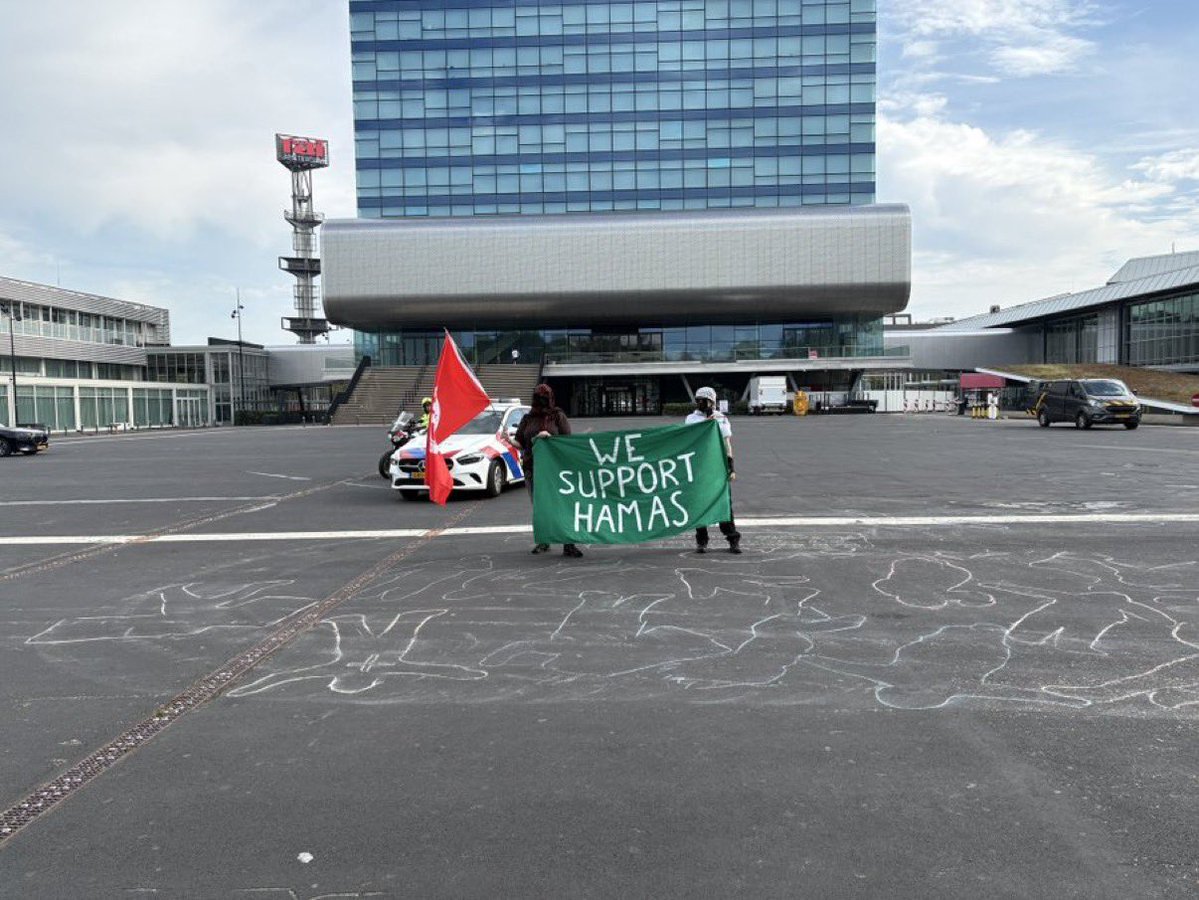 geertwilderspvv's tweet photo. Bij D66 congres.

Steun voor het tuig, door het tuig en bij het tuig. 

#Hamas66 https://t.co/RGqi1xfuh8