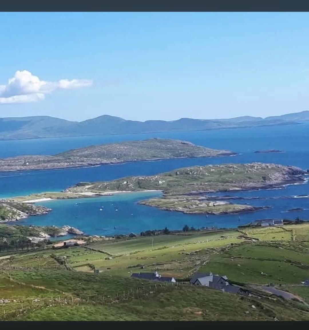 ThisIsIreland3's tweet photo. Looking down over Derrynane Beach & Harbour ๐๏ธ
An absolute gem, on the Ring of Kerry ๐๏ธ๐
๐County Kerry - Ireland ๐ฎ๐ช
#Kerry #Derrynane #Ireland #Gem #Beach #Wildatlanticway https://t.co/TGyI9g90J4