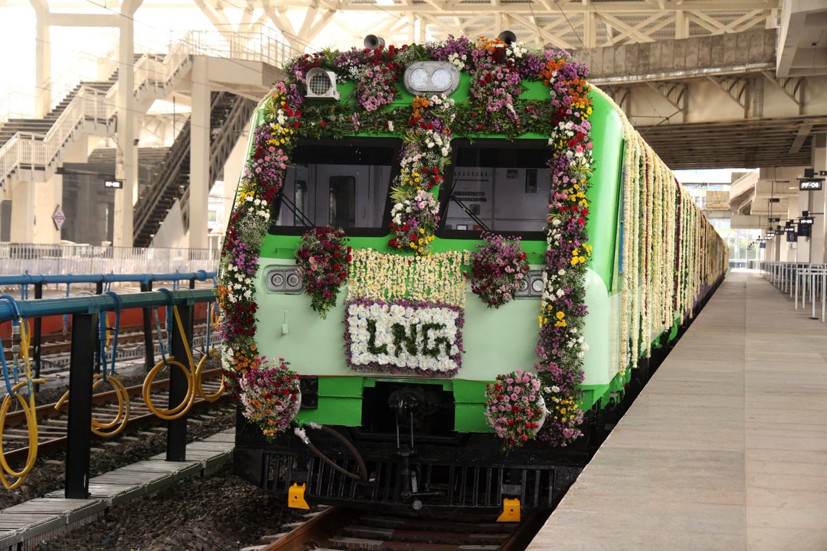 RailMinIndia's tweet photo. Hon’ble Union Minister of Home Affairs &amp; Cooperation Shri @AmitShah flagged off India’s first LNG-powered train from Sabarmati Railway Station, marking a significant step toward cleaner, more sustainable railway operations.

#RailInfra4Gujarat https://t.co/byp0YaaXfy