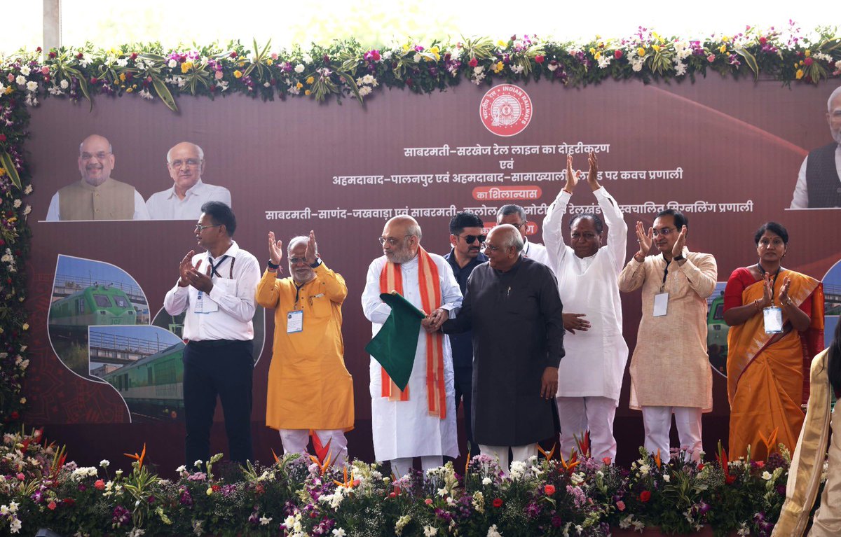 RailMinIndia's tweet photo. Hon’ble Union Minister of Home Affairs &amp; Cooperation Shri @AmitShah flagged off India’s first LNG-powered train from Sabarmati Railway Station, marking a significant step toward cleaner, more sustainable railway operations.

#RailInfra4Gujarat https://t.co/byp0YaaXfy
