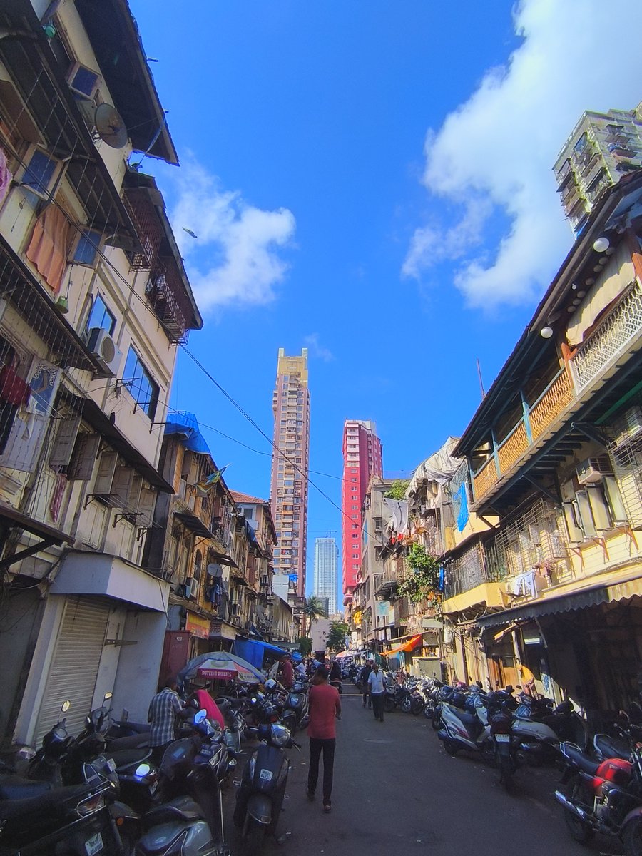 mfaisal_khatri's tweet photo. The narrow streets of Mumbai 3
#Mumbai https://t.co/tkCXfnlav2