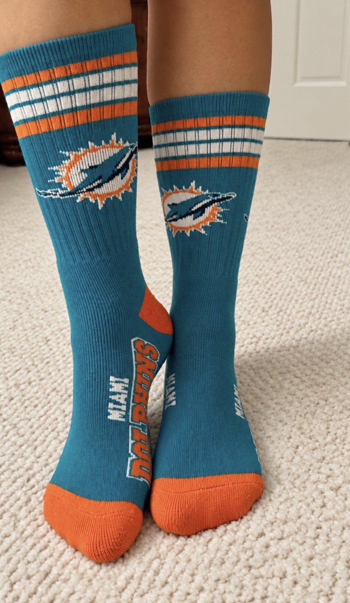 Teetee_1029's tweet photo. 🐬🧡🤍GAME DAY���🧡🐬
Time to reactivate the Lucky Socks! 🧦 #PhinsUp 🏈 https://t.co/J8hhUiP6Uh