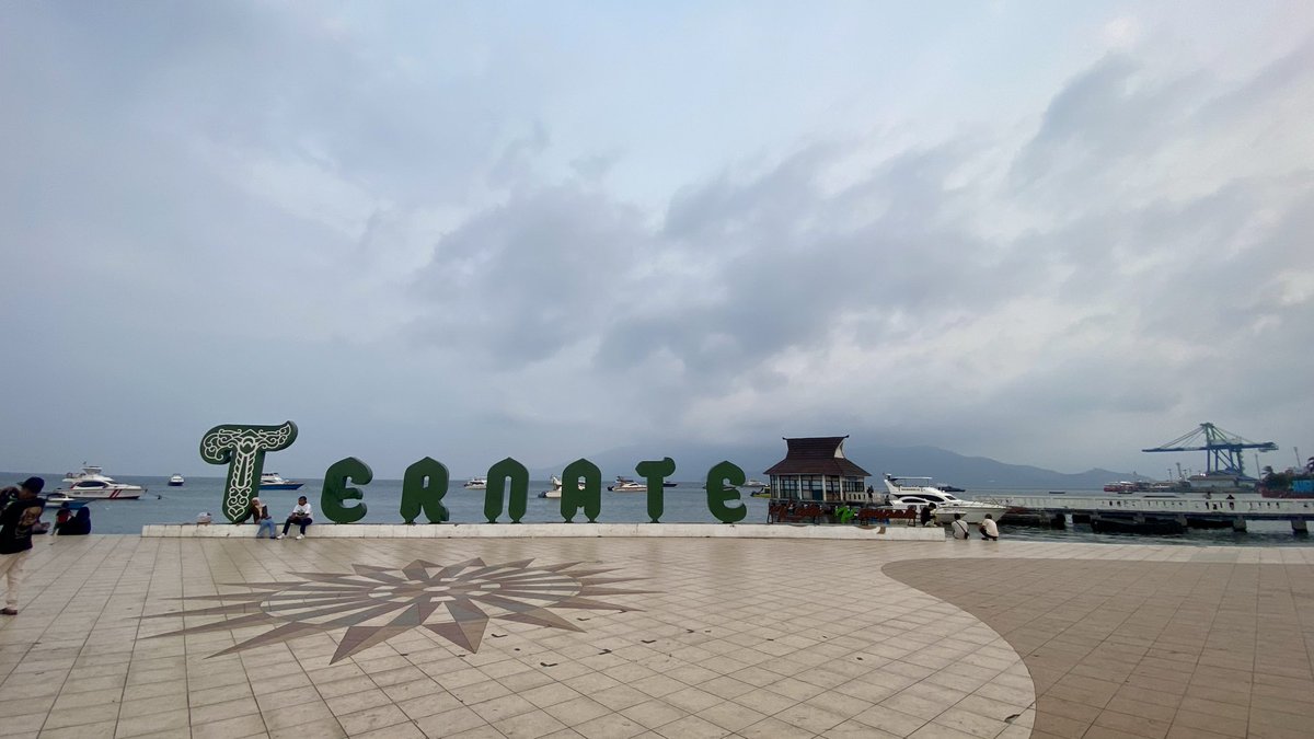 eeeekambing's tweet photo. 📍 Ternate landmark

Pulau tidore nya ketutup mulu. 🫠 https://t.co/Lt1TAhbbeR