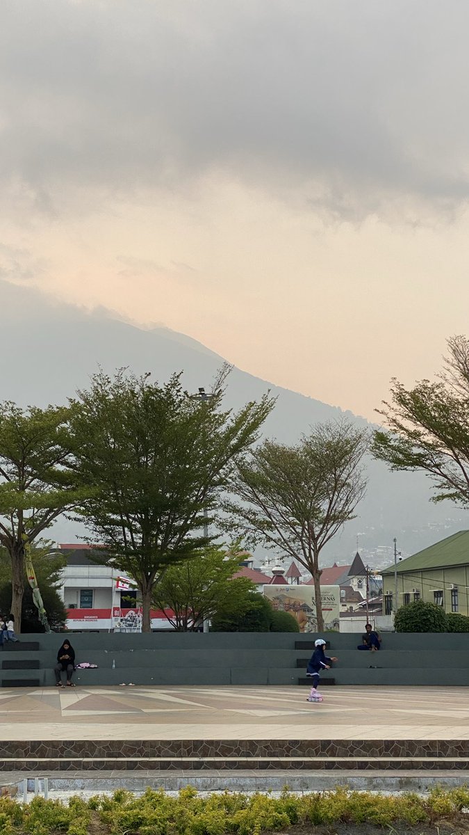 eeeekambing's tweet photo. 📍 Ternate landmark

Pulau tidore nya ketutup mulu. 🫠 https://t.co/Lt1TAhbbeR