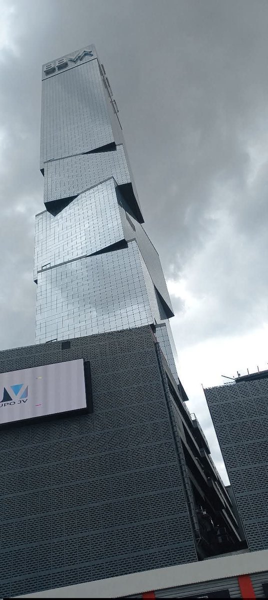 RDNoticias01's tweet photo. #Ahora
Hoy domingo la #VíaAtlixcáyotl está cerrada.
Carrera #Bimbo
Al mismo tiempo, en la #Torre #Inxignia, la más alta de #Puebla, frente al #CCU la #SegundaCarreraVertical #WellVitae Los participantes subirán 990 escalones, de 45 pisos, hasta llegar a lo mas alto de #Puebla https://t.co/VM6tPgqqIa