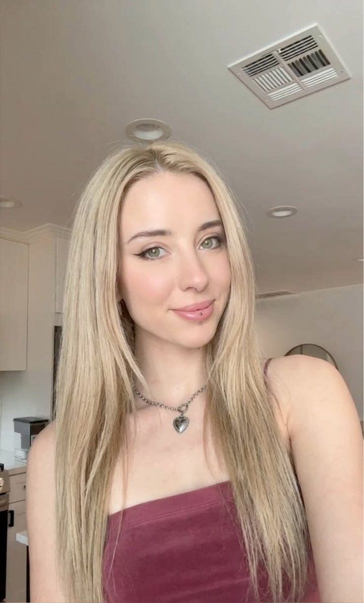 lilybxjd's tweet photo. Anyone here brave enough to say hi? 👀✨ https://t.co/C2FONX0geL