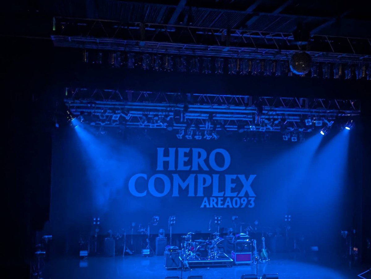 tohru092's tweet photo. トライアングルの発表から５ヶ月、ついにHEROのZepp福岡初ワンマン！
最近、気負って早く終わらないかなとずっと思っていたと、風太くんは言うけど、
今日、情熱たましい流れ出した瞬間に、全員勝ち確定🔥

この日来たみんなが死ねない理由が、HERO COMPLEX! https://t.co/dDKn0SI8us
