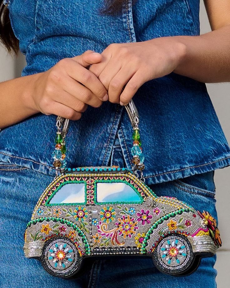 evergreatgirl's tweet photo. little car purse https://t.co/aW9EnFr2HL