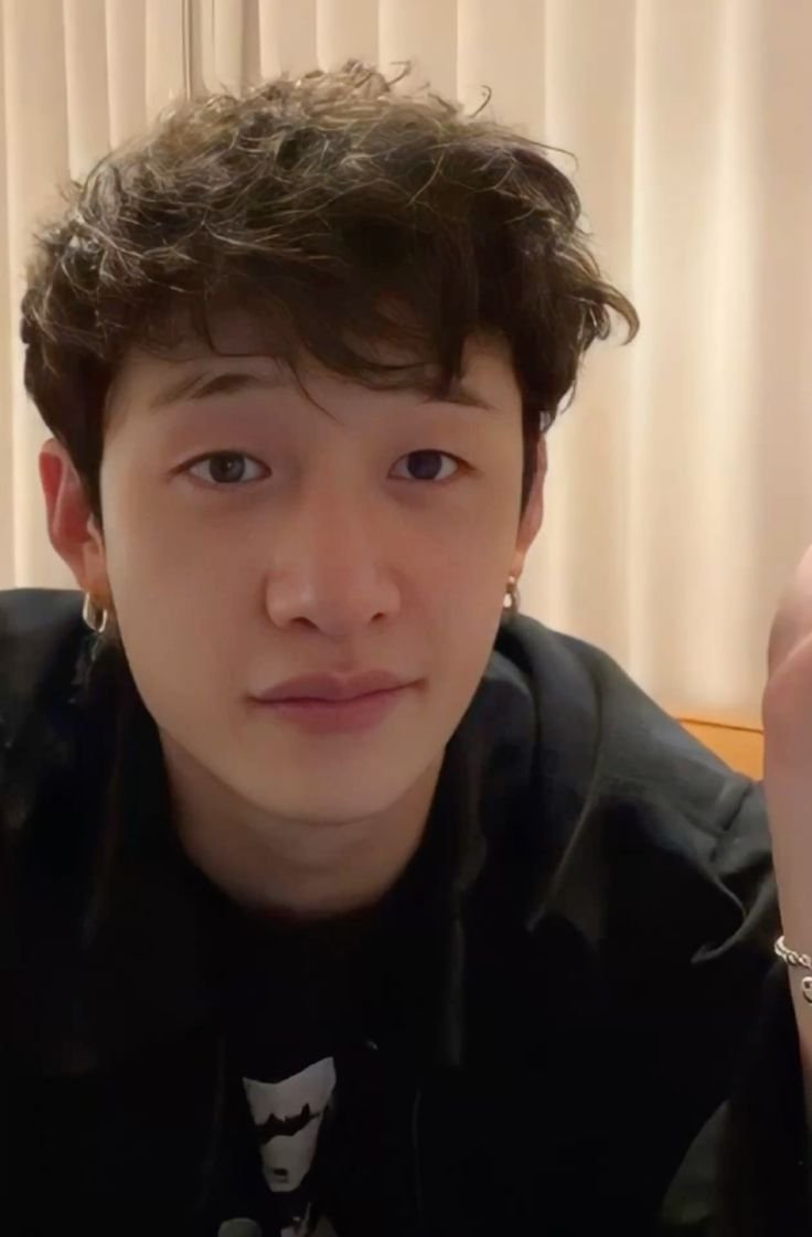 DapressedPisces's tweet photo. So wait, gang, lemme get this straight, next week, when Chan turns 29, he's gonna be aging like milk as well? 
Is he getting old and "ugly" now too? 
Wtf??
@bts_bighit @Stray_Kids https://t.co/tTAoZsN544