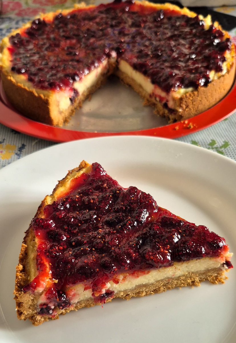 FoodNyt's tweet photo. Fiz cheesecake e achei importante mostrar https://t.co/ty2BrfzF6m