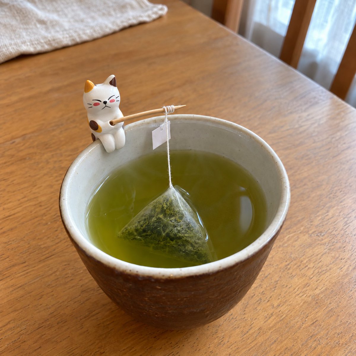 otoku_trend's tweet photo. 可愛くて思わず買ったにゃんこ🐈好きな濃さになって小皿に避難させるときも可愛く見えて「これなら気まずくない」って友達も言ってた😙

お茶屋さんの本格ティーバッグもついているから、猫好きだけでなくお茶好きな方へのプレゼントにも良いかも🤭

気になる人はAmazonでチェック↓🎁(PR)