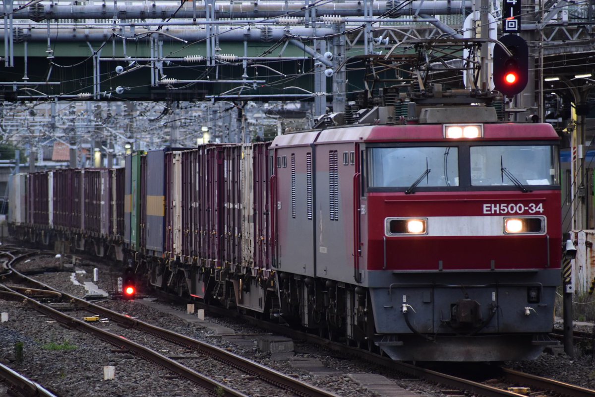 N68000430's tweet photo. 貨物なんかn年振りに撮ったよ() https://t.co/MgIvd5yr8i